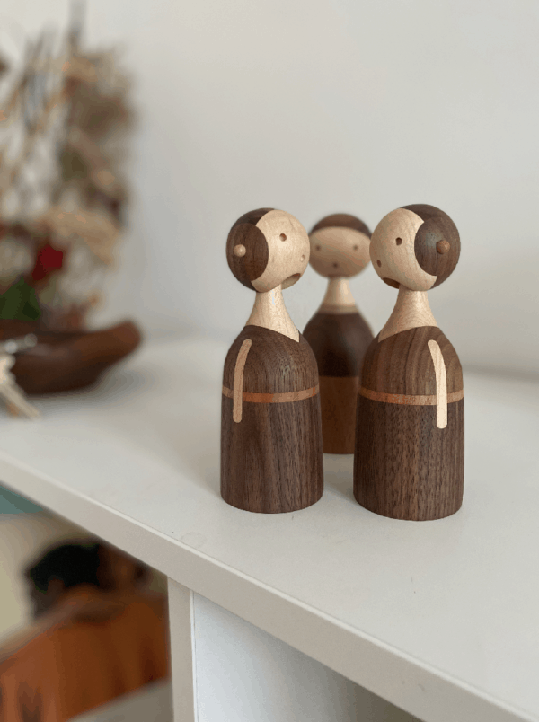 Architectmade-Kin-Family-Walnut-Mahogany-Maple-Wood-Denmark-Lars-Beller-Fjetland-3