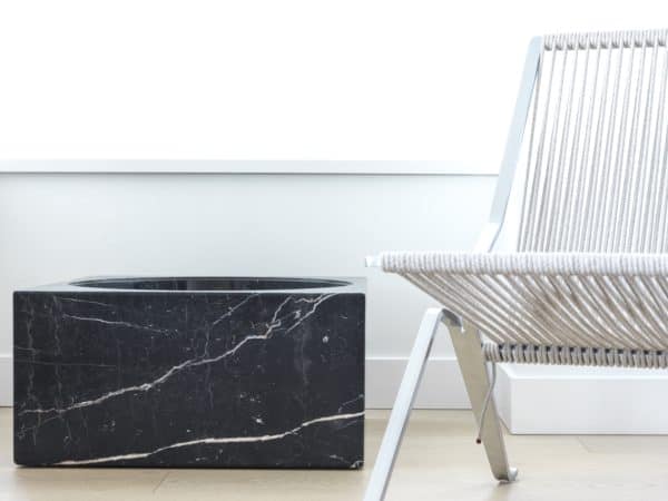 ARCHITECTMADE-PK600-Nero-Marquina-Poul-Kjærholm-1