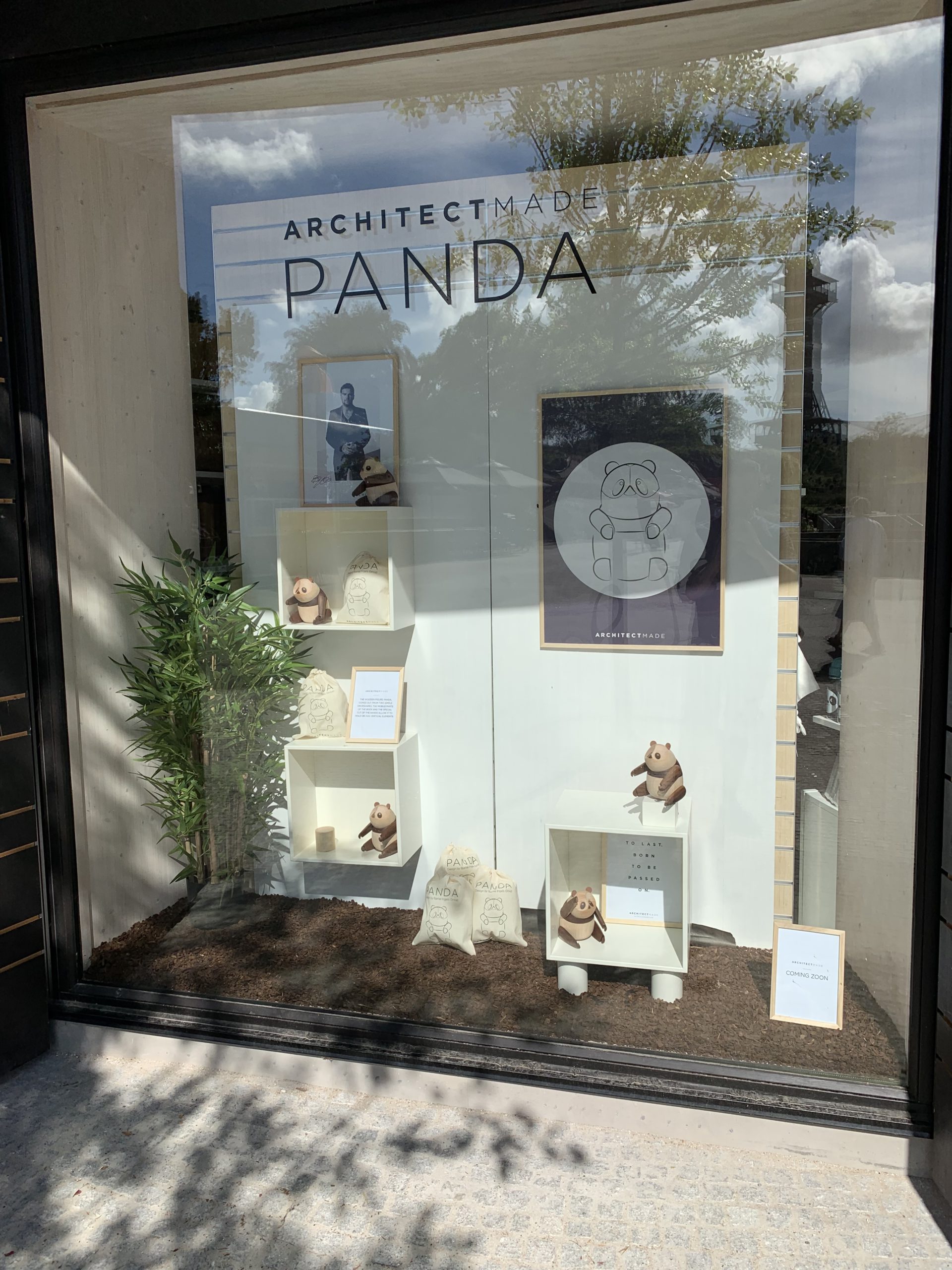 ARCHITECTMADE-Display-Panda