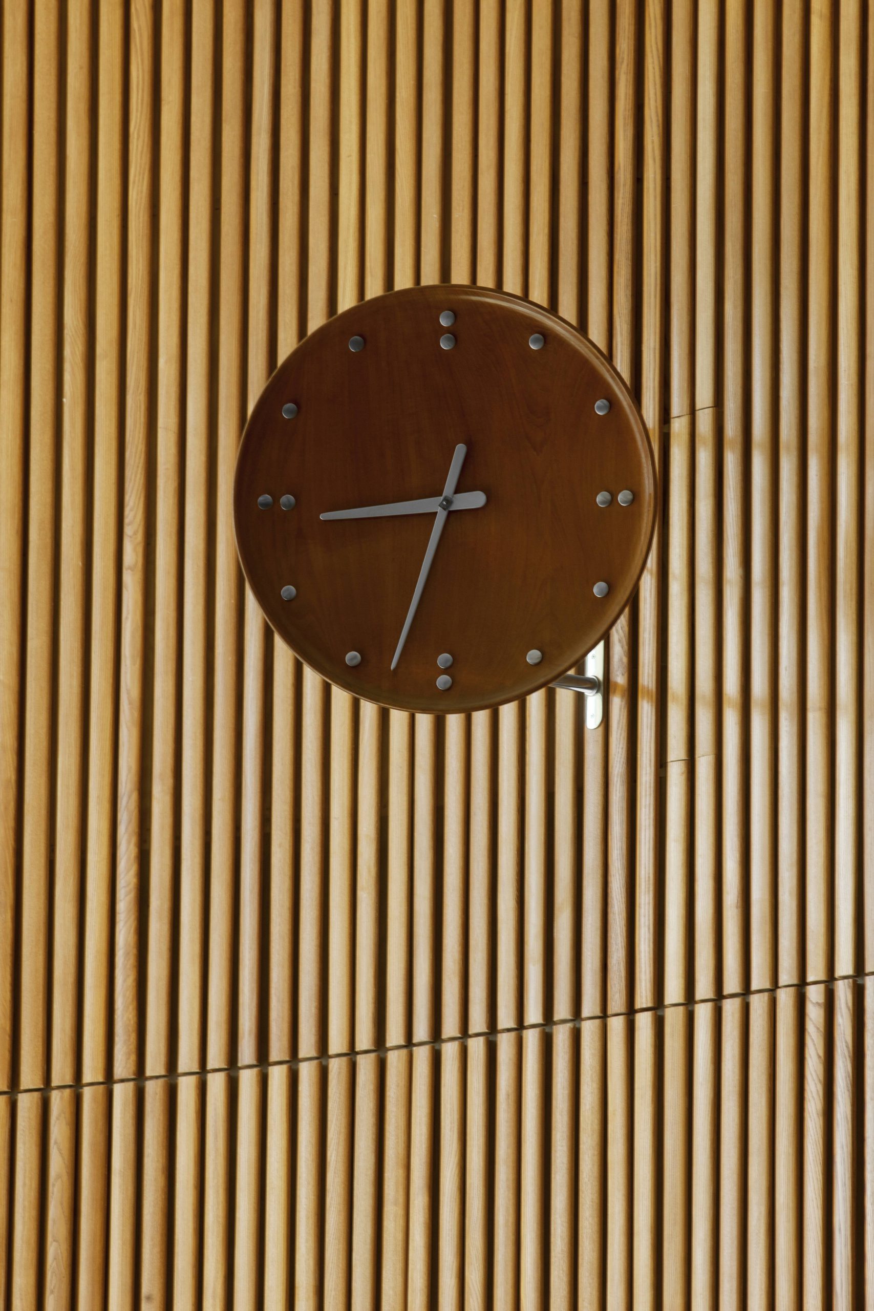 Architectmade-FJ-Clock-35-Wall-Teak-Finn-Juhl-2