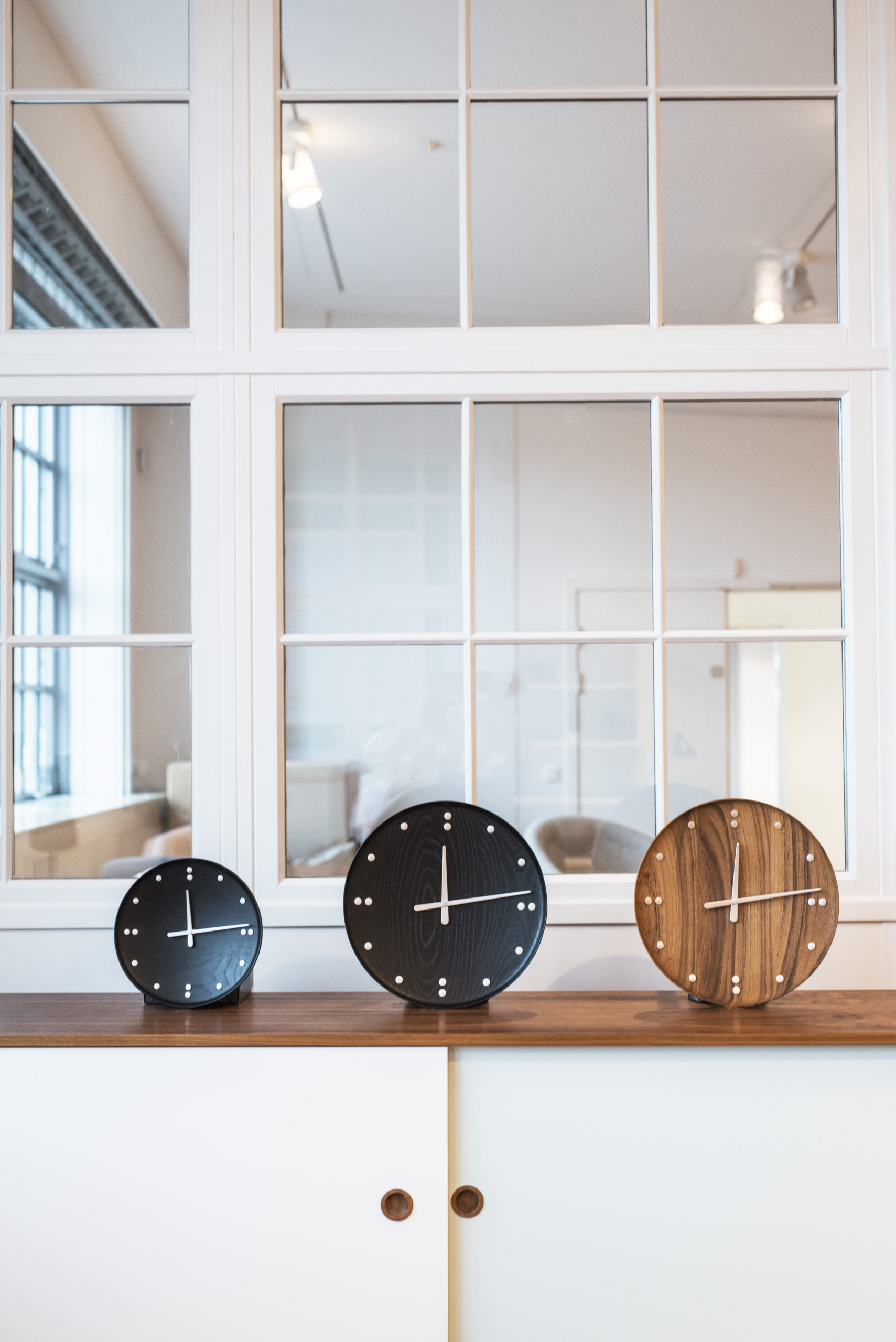 Architectmade-FJ-Clock-Wall-Clock-Teak-and-Ash-Wood-Denmark-Finn-Juhl-3