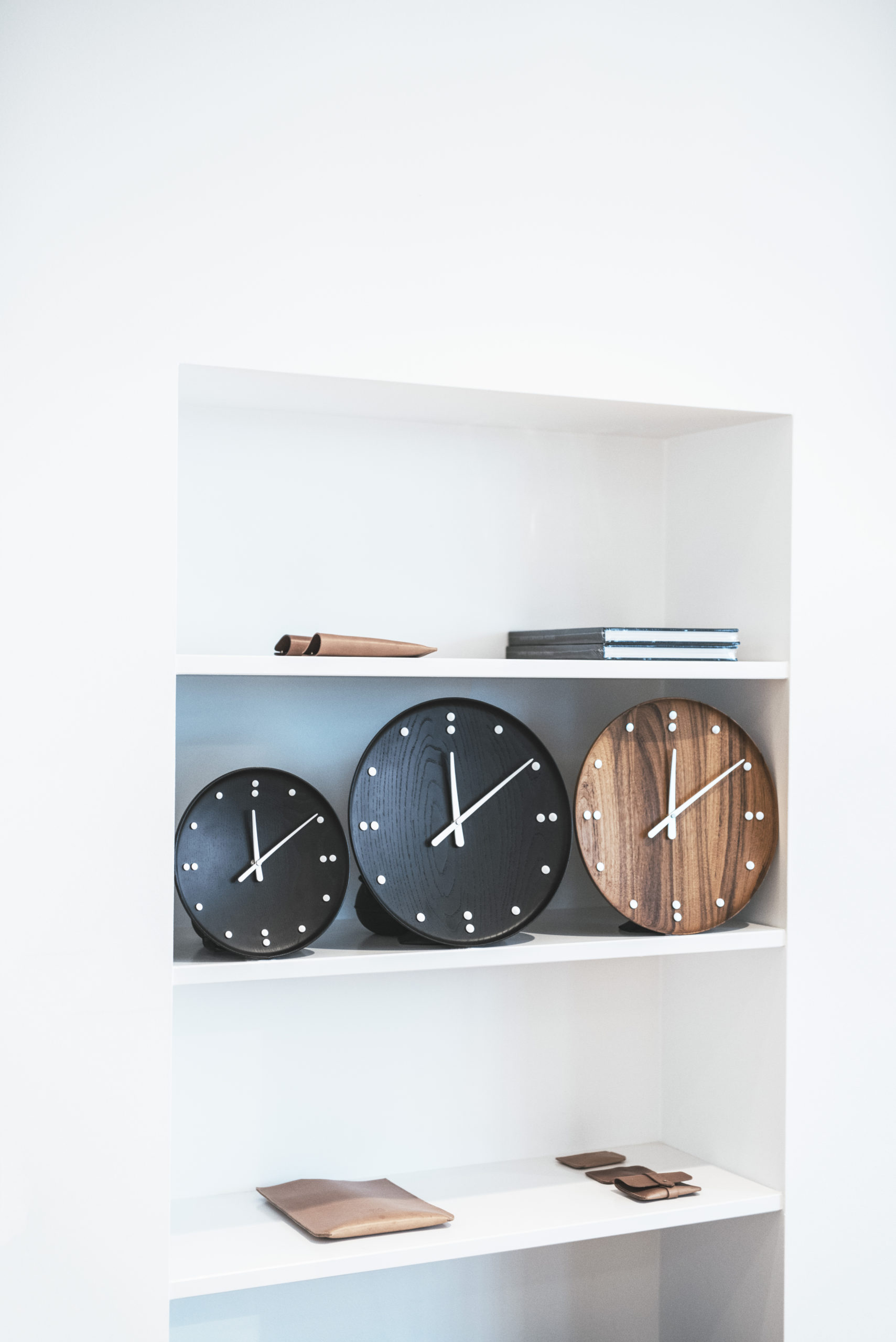 Architectmade-FJ-Clock-Wall-Clock-Teak-and-Ash-Wood-Denmark-Finn-Juhl-6