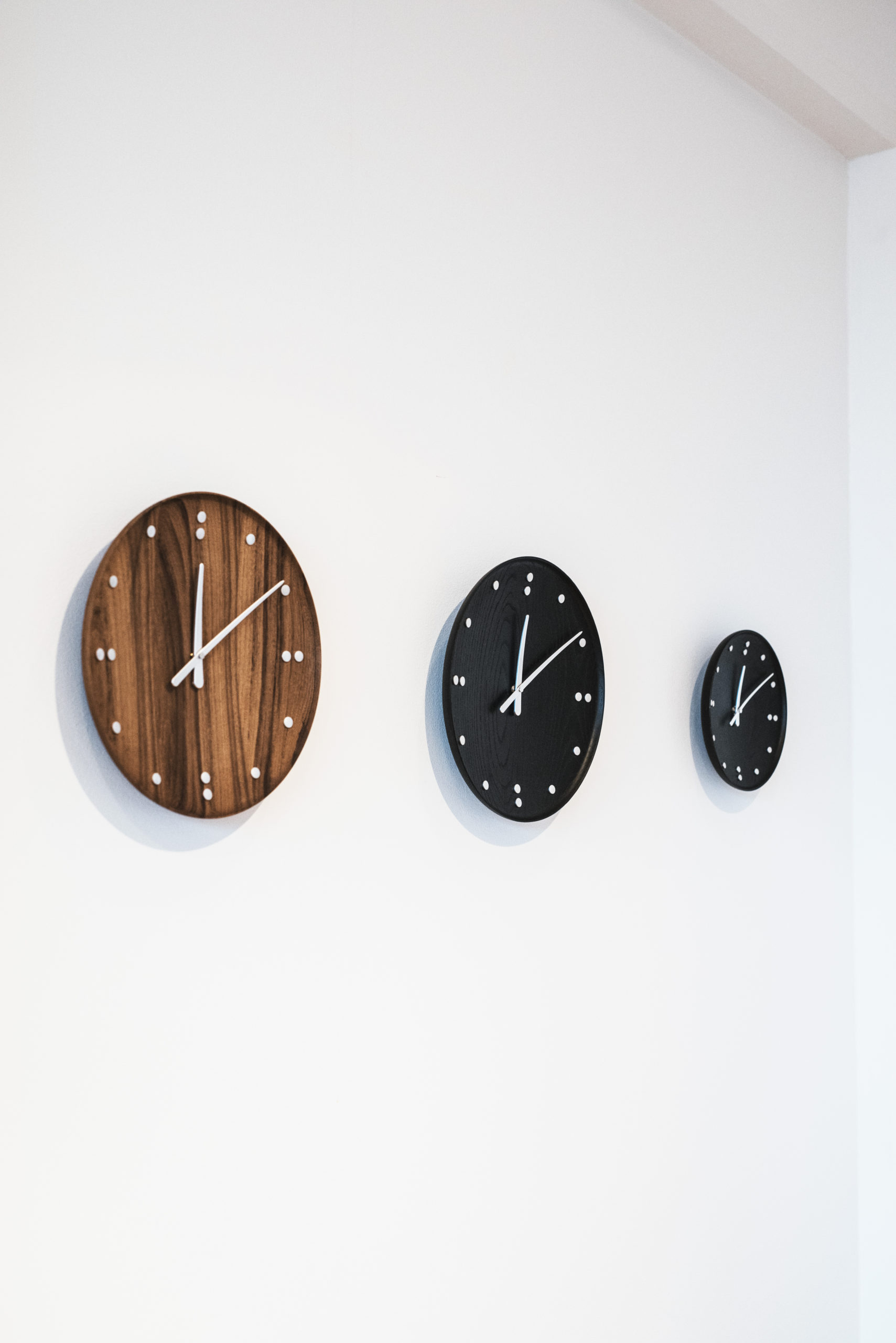 Architectmade-FJ-Clock-Wall-Clock-Teak-and-Ash-Wood-Denmark-Finn-Juhl-8