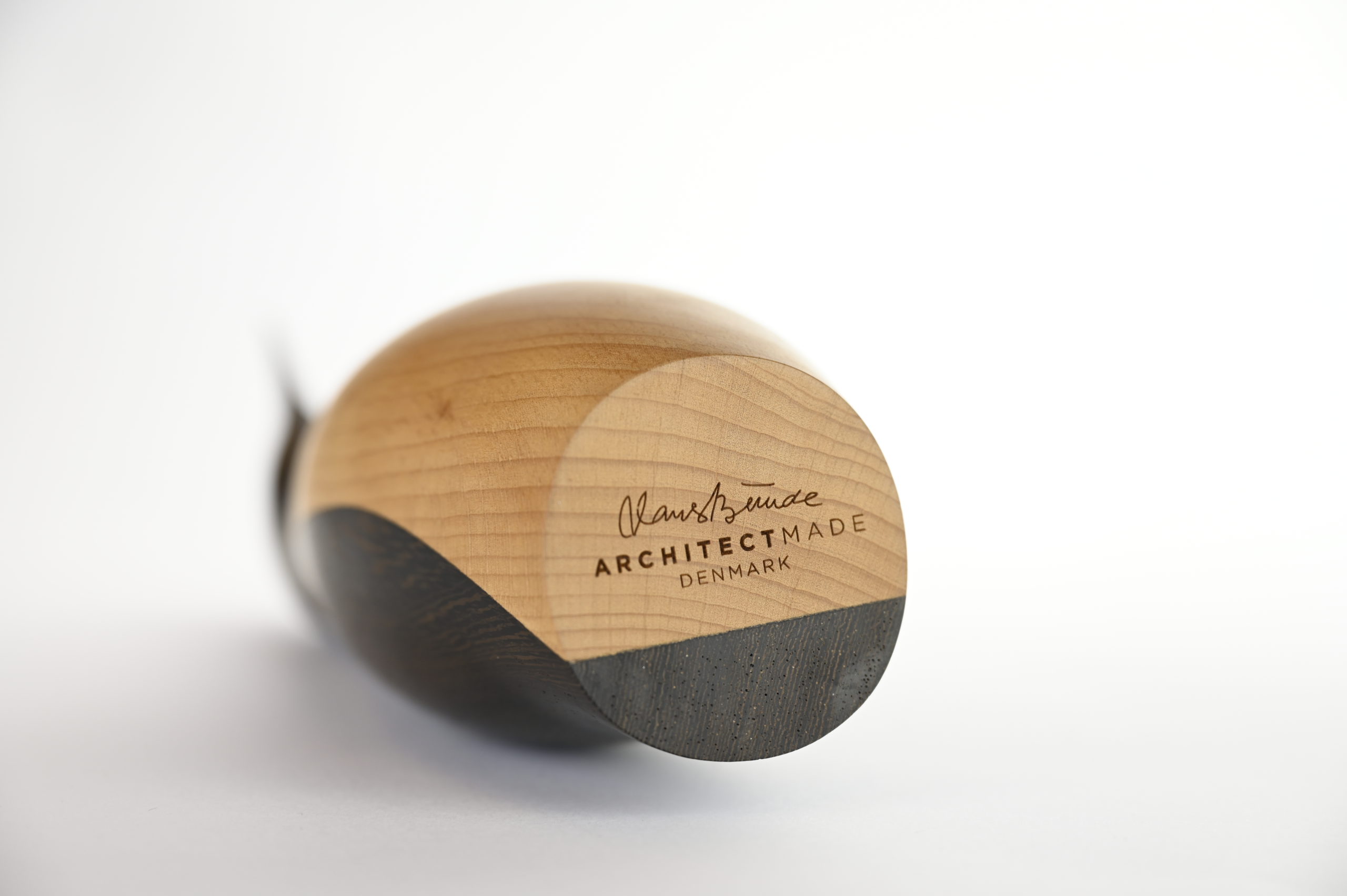 ARCHITECTMADE-Wenge-Penguin-Hans-Bunde-Signature